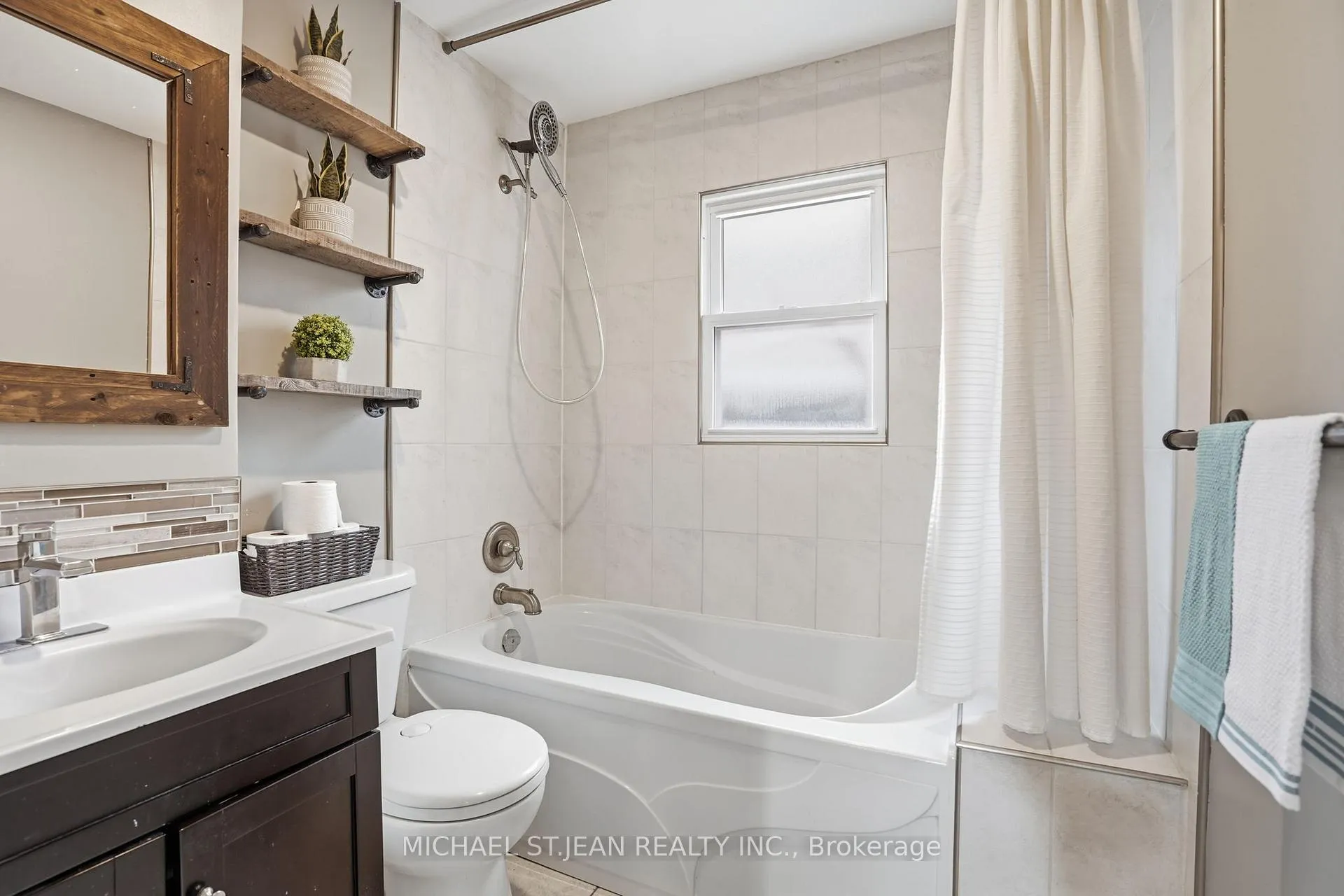 Photo 16 of 40 Runcorn Street, St. Catharines, Port Weller — HOMEH