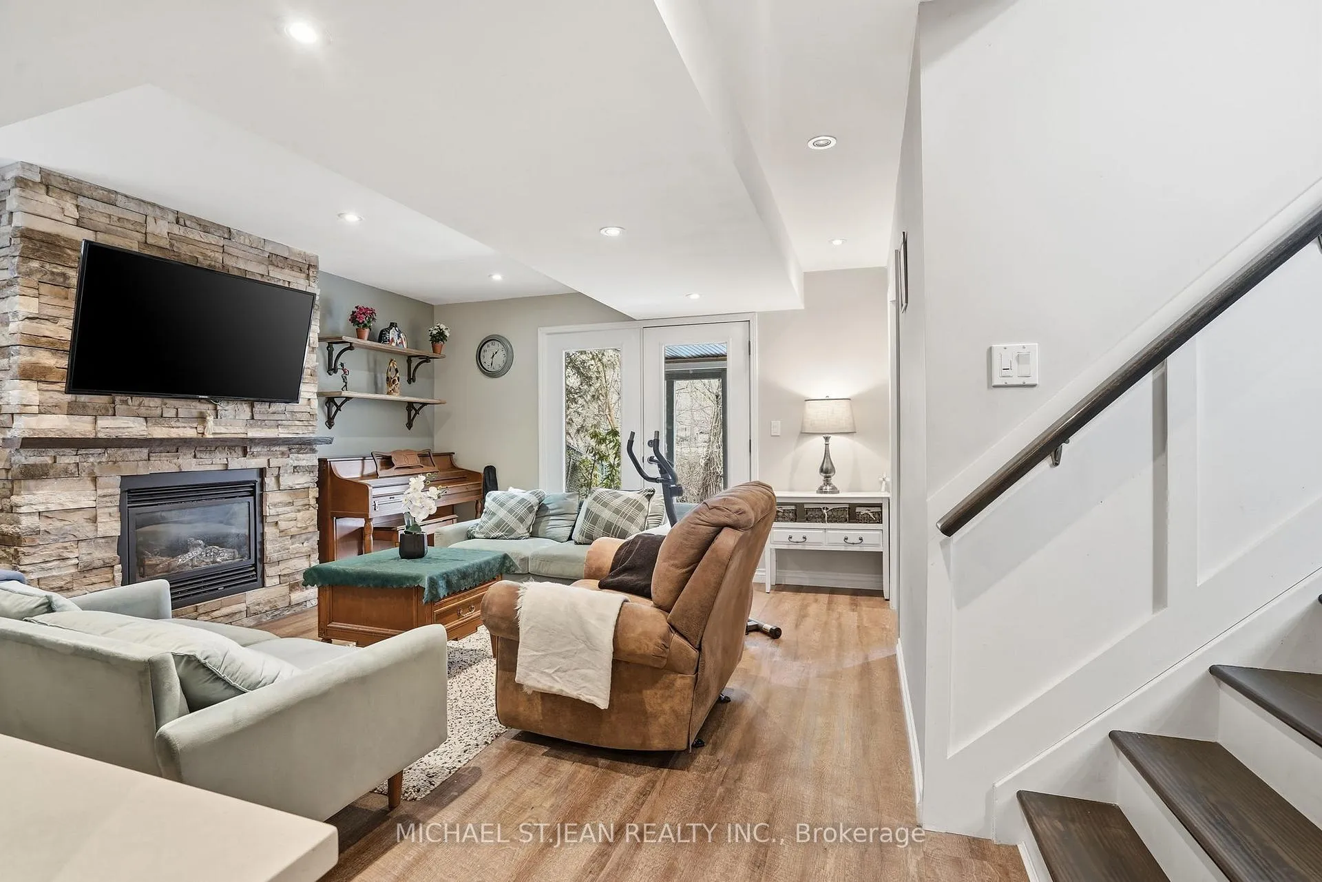 Photo 29 of 40 Runcorn Street, St. Catharines, Port Weller — HOMEH