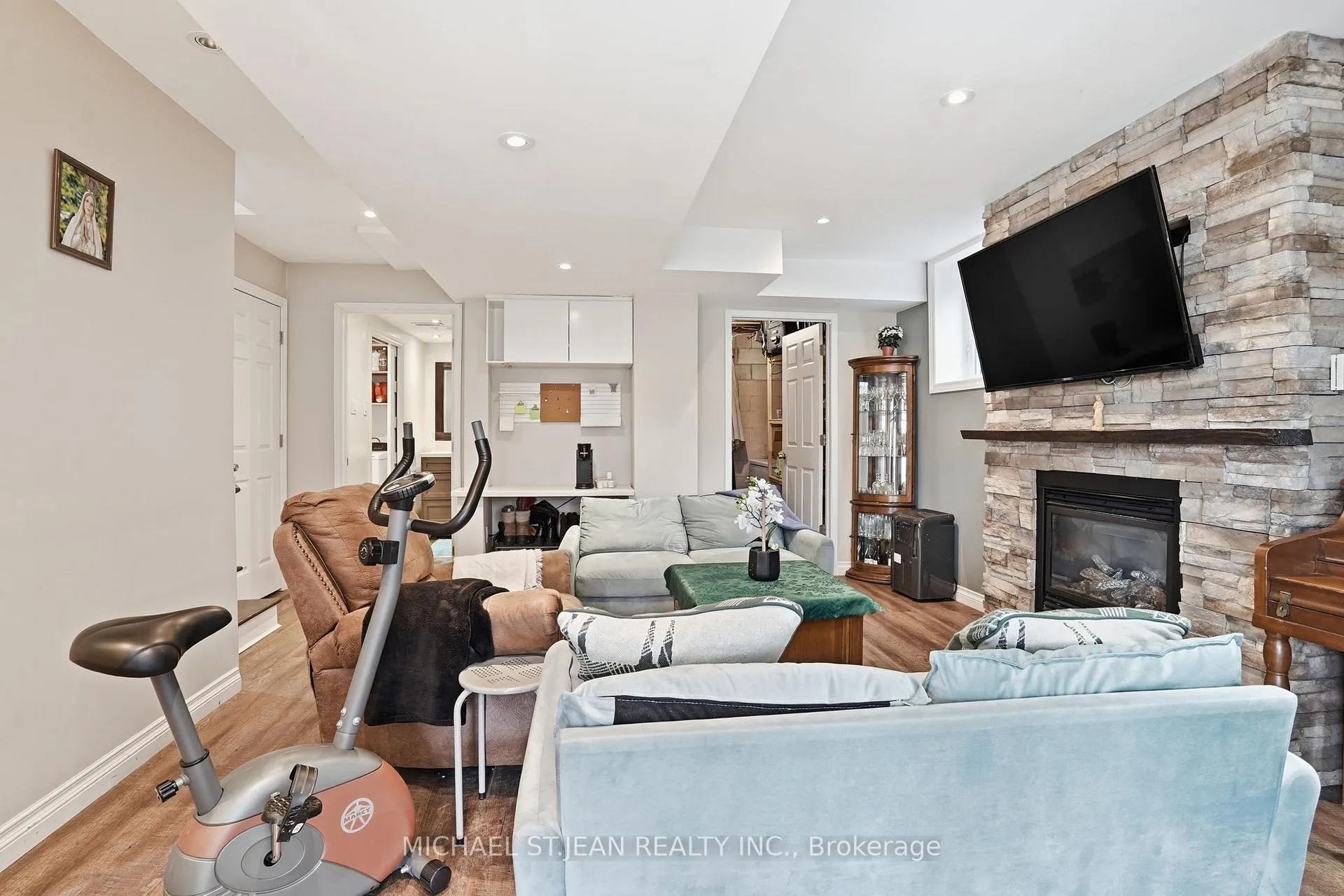 Photo 31 of 40 Runcorn Street, St. Catharines, Port Weller — HOMEH