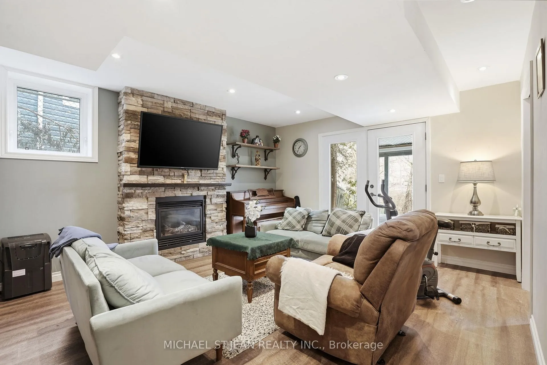 Photo 33 of 40 Runcorn Street, St. Catharines, Port Weller — HOMEH