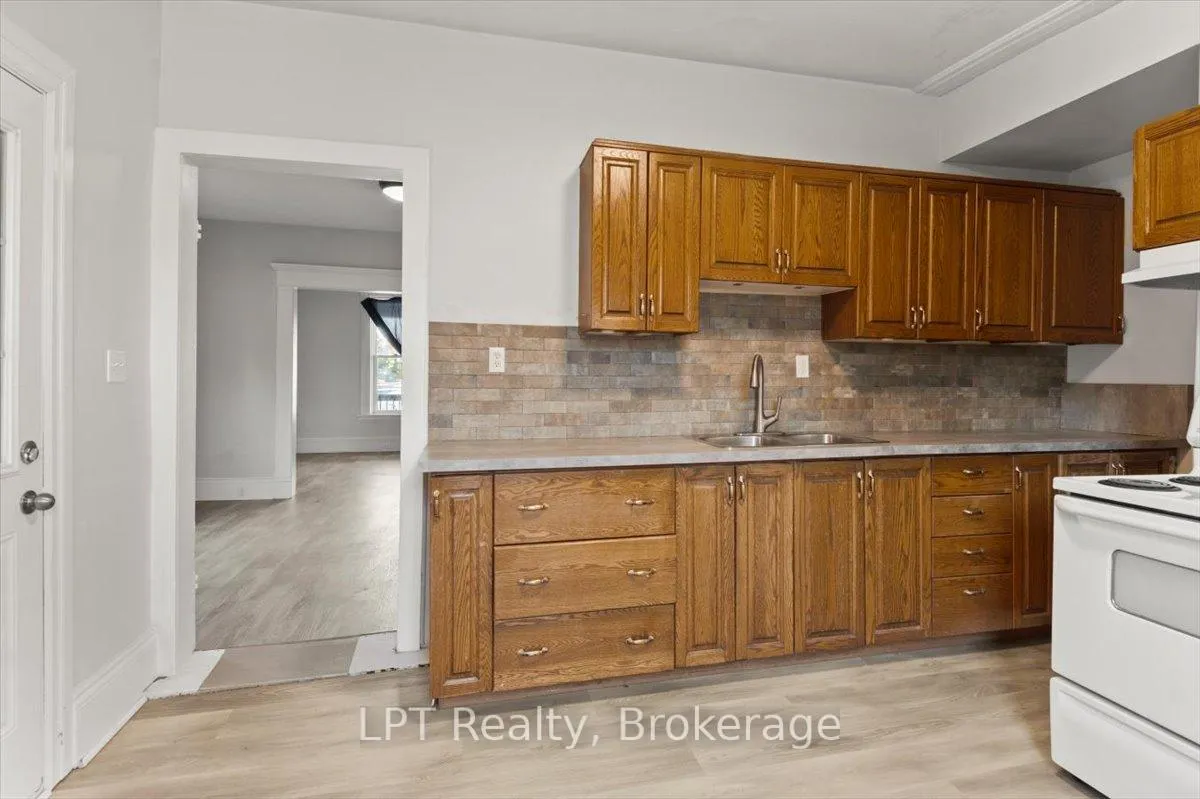Photo 11 of 650 Armour Road, Peterborough, Ashburnham Ward 4 — HOMEH