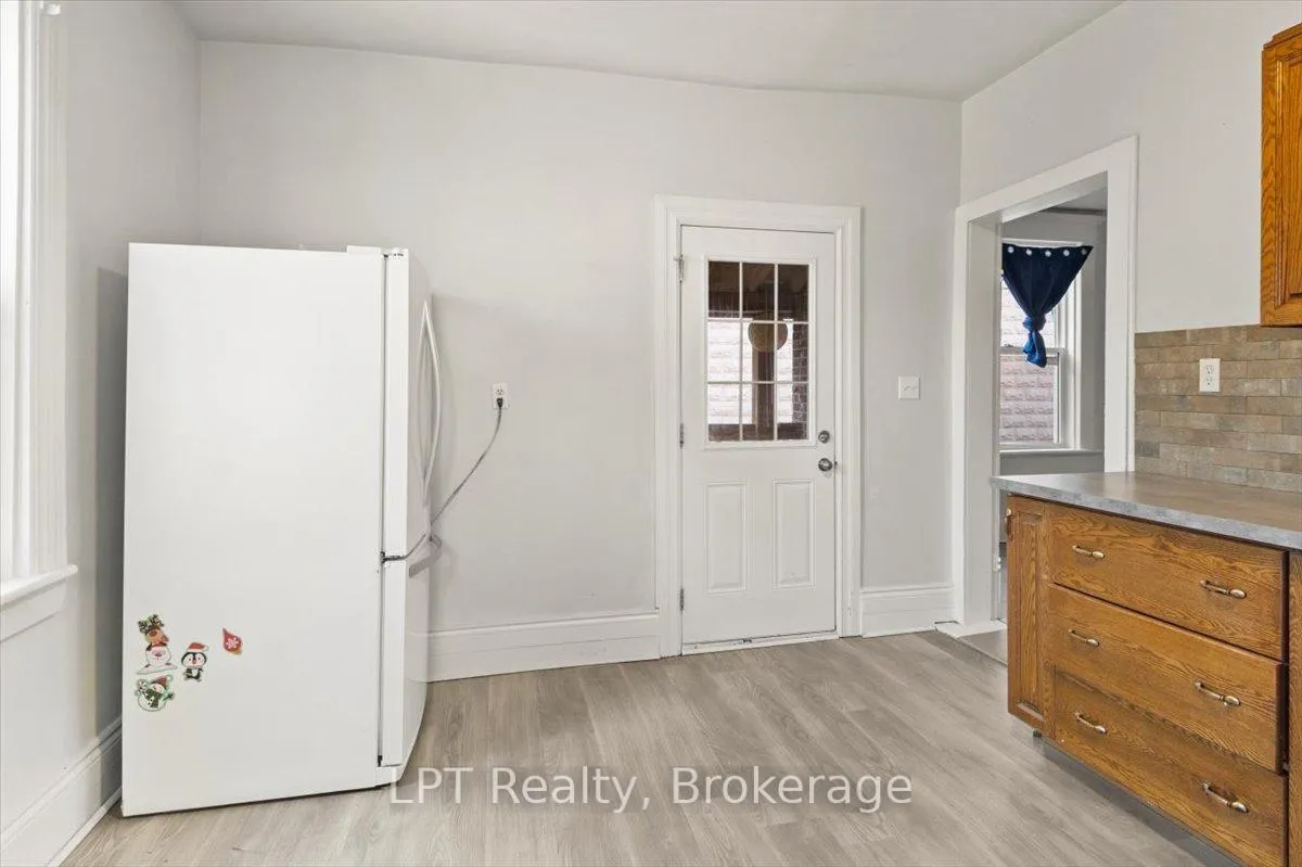 Photo 12 of 650 Armour Road, Peterborough, Ashburnham Ward 4 — HOMEH
