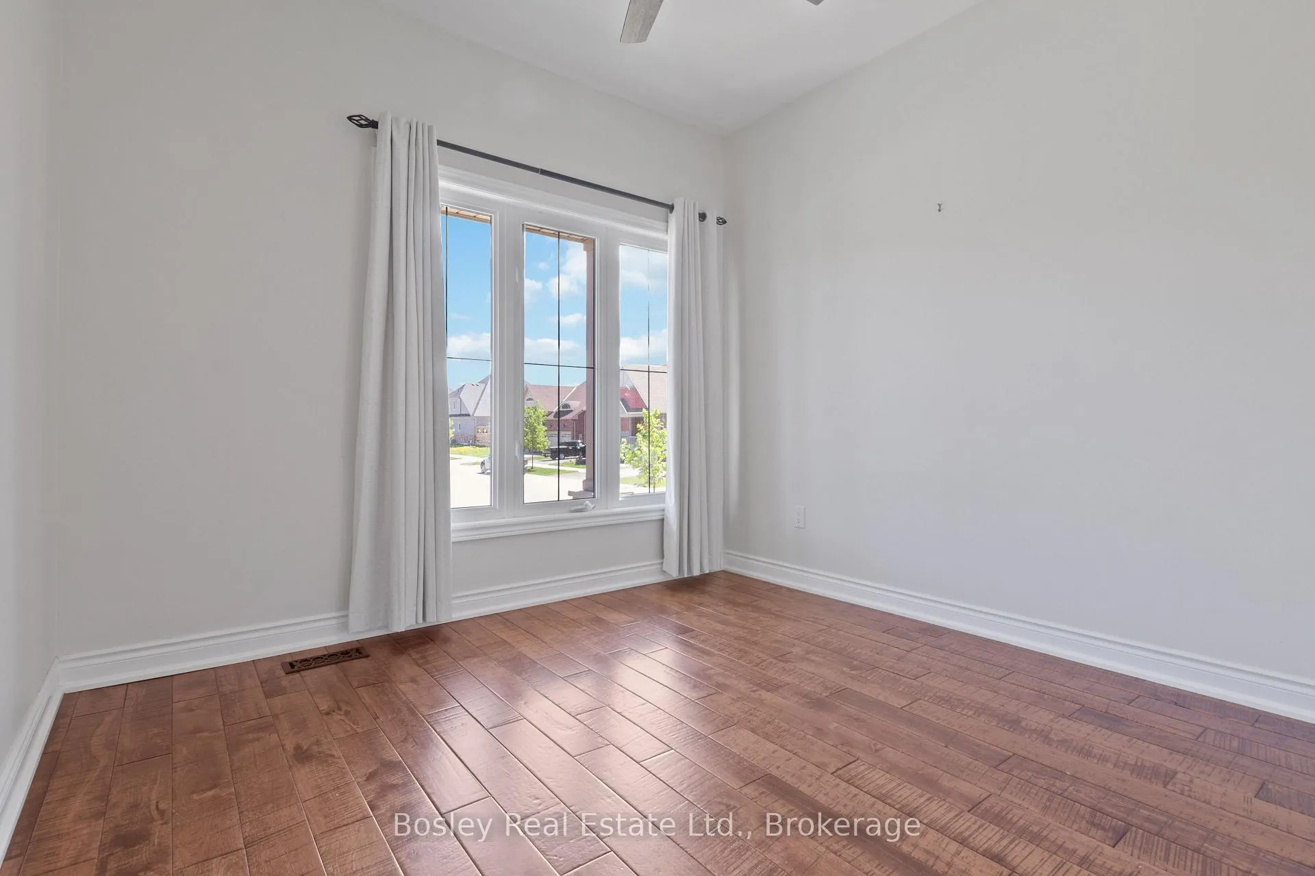 Photo 10 of Unit UPPER, 13 Cooper Street, Collingwood — HOMEH