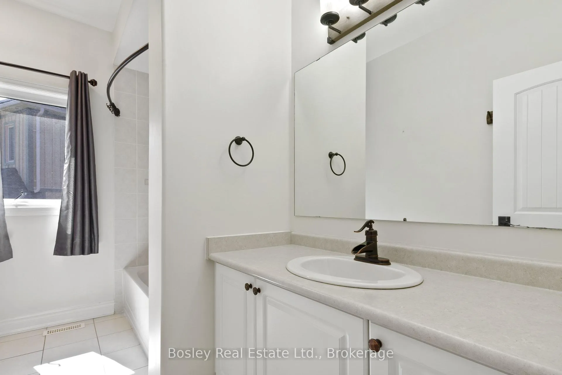 Photo 12 of Unit UPPER, 13 Cooper Street, Collingwood — HOMEH