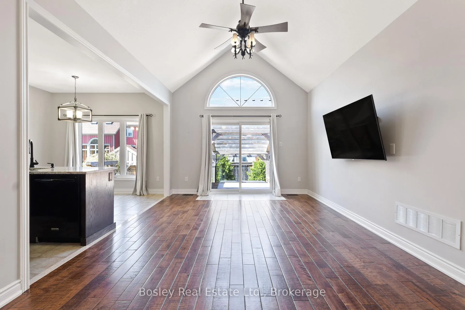Photo 16 of Unit UPPER, 13 Cooper Street, Collingwood — HOMEH