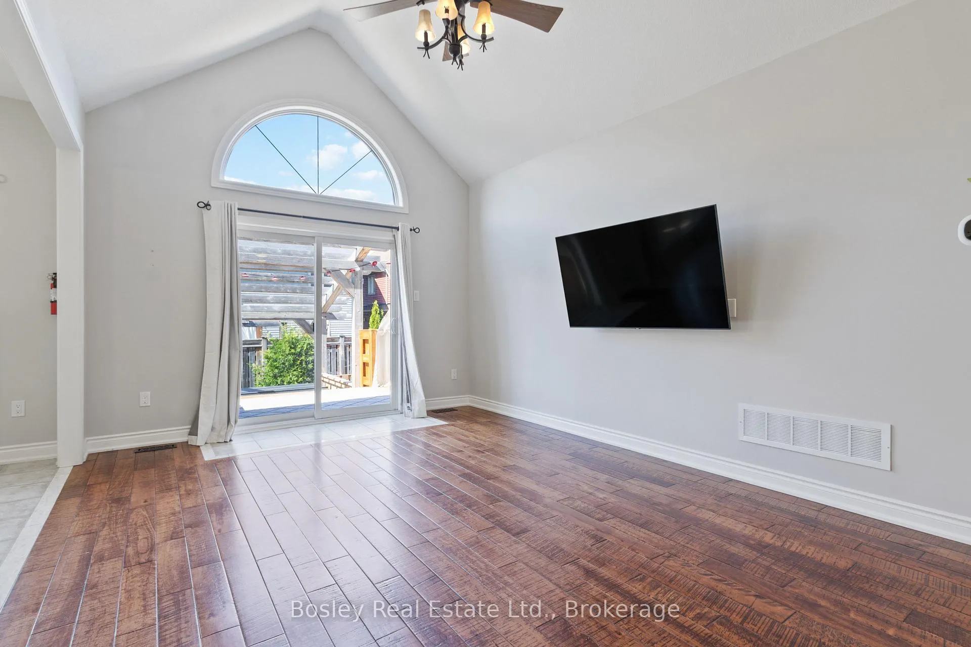 Photo 17 of Unit UPPER, 13 Cooper Street, Collingwood — HOMEH