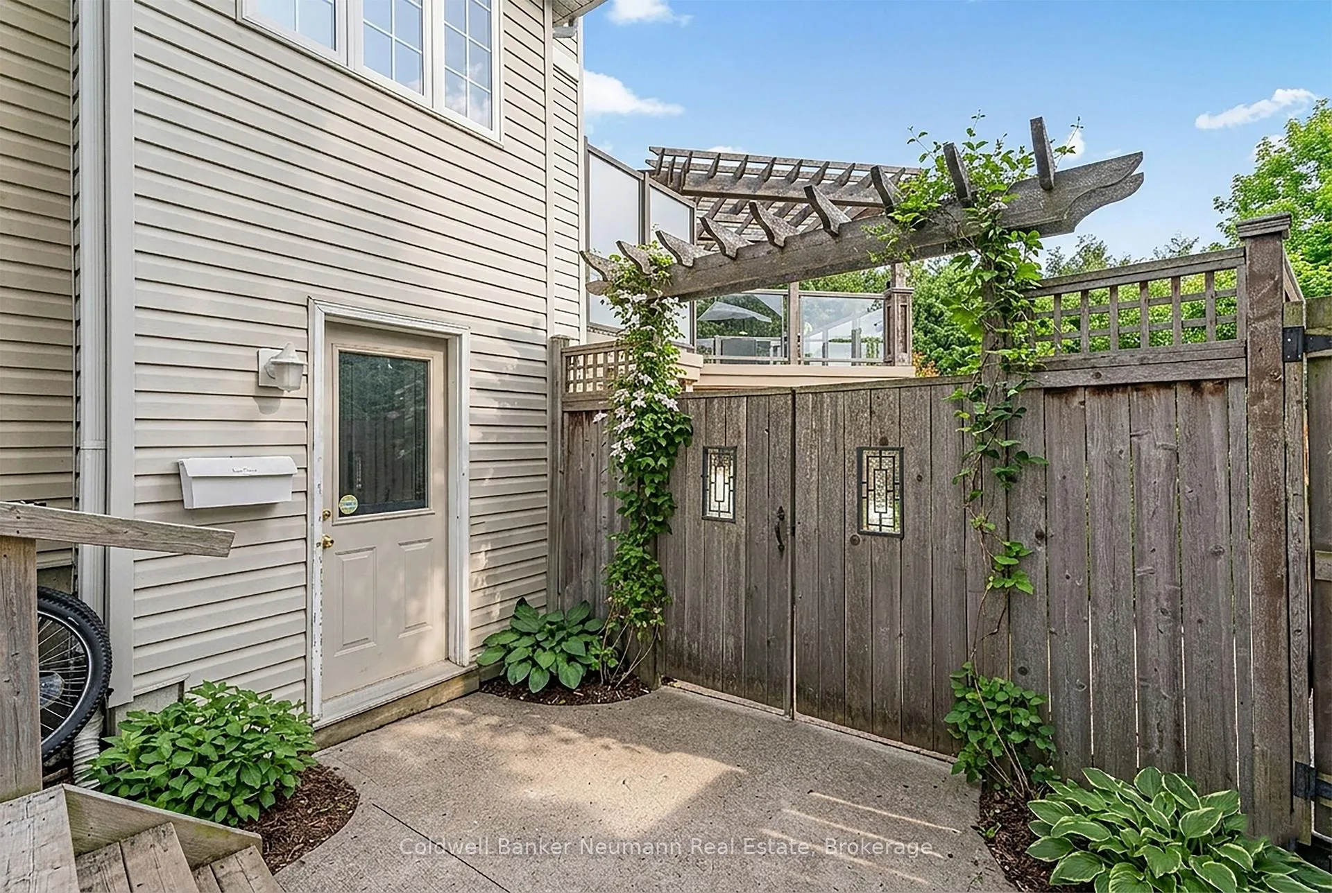 Photo 6 of 18 Carrington Place, Guelph, Kortright West — HOMEH