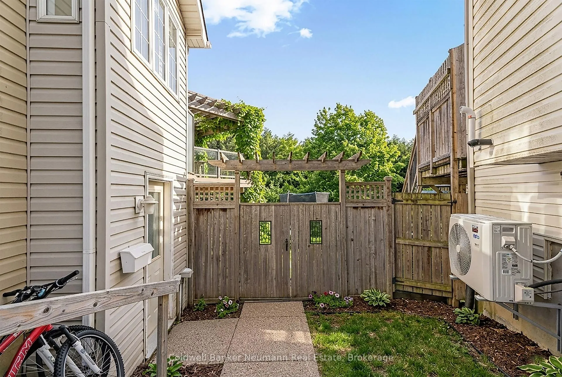 Photo 7 of 18 Carrington Place, Guelph, Kortright West — HOMEH