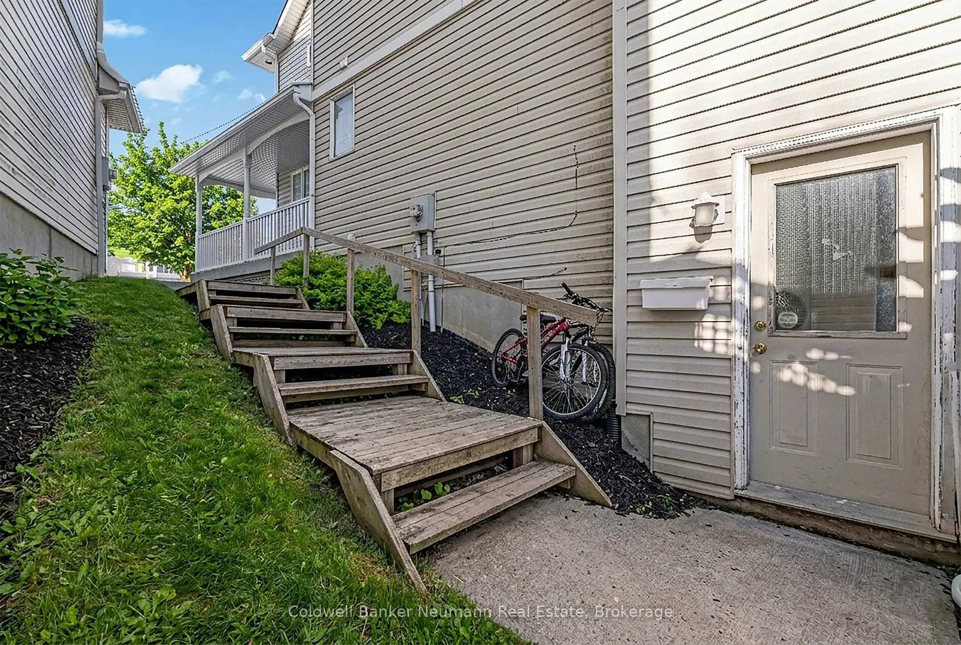 Photo 8 of 18 Carrington Place, Guelph, Kortright West — HOMEH