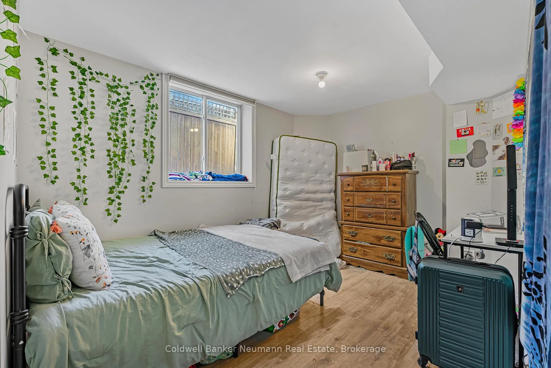 Photo 14 of 18 Carrington Place, Guelph, Kortright West — HOMEH