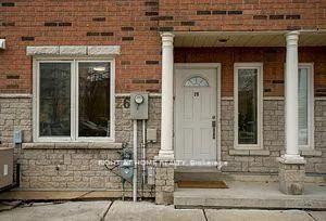 Photo 2 of 26 Pond Drive, Markham, Commerce Valley — HOMEH