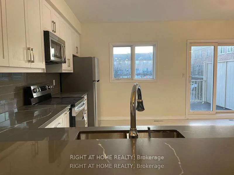 Photo 10 of 26 Pond Drive, Markham, Commerce Valley — HOMEH