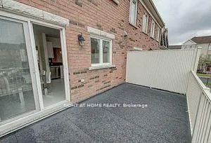 Photo 12 of 26 Pond Drive, Markham, Commerce Valley — HOMEH