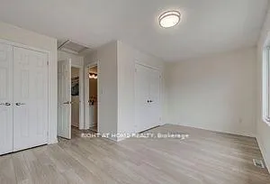 Photo 18 of 26 Pond Drive, Markham, Commerce Valley — HOMEH