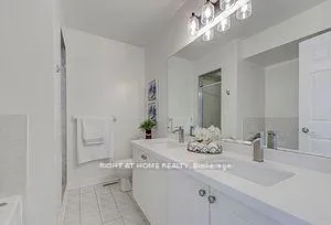 Photo 19 of 26 Pond Drive, Markham, Commerce Valley — HOMEH