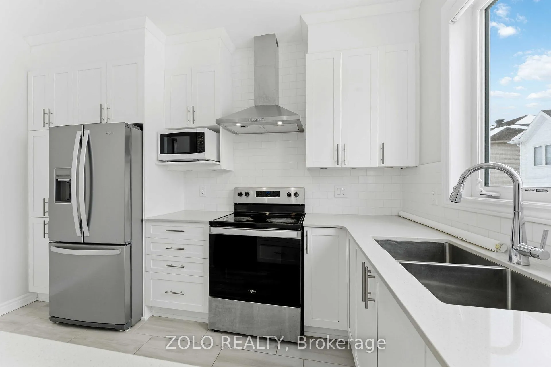 Photo 4 of 4130 Obsidian Street, Ottawa, Barrhaven - Half Moon Bay — HOMEH