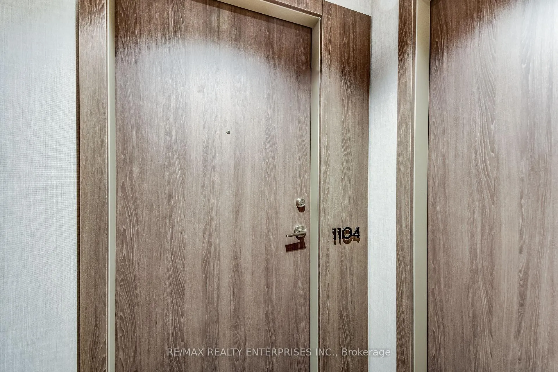 Photo 4 of Unit 1104, 27 Bathurst Street, Toronto, Waterfront Communities — HOMEH