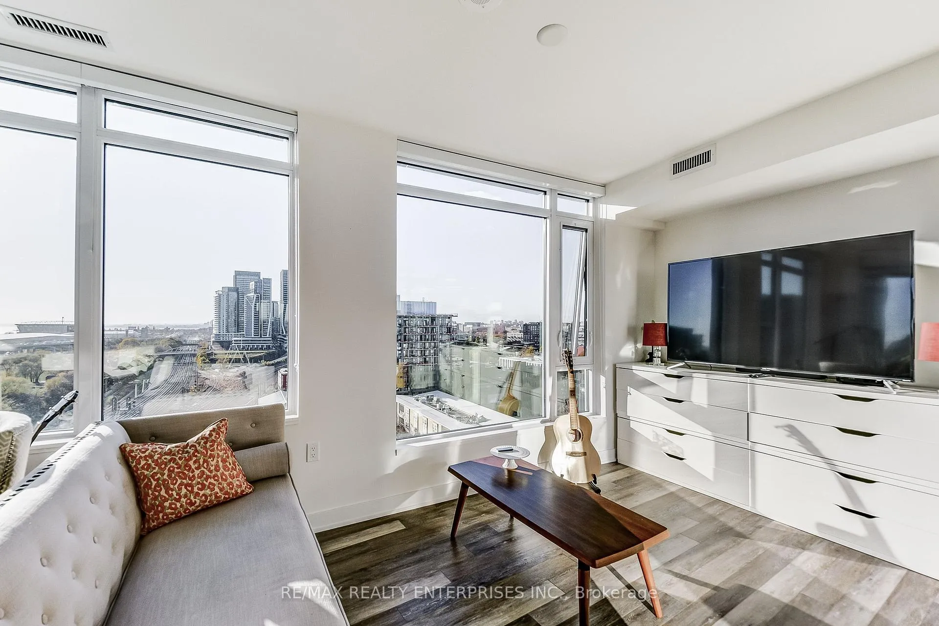 Photo 6 of Unit 1104, 27 Bathurst Street, Toronto, Waterfront Communities — HOMEH