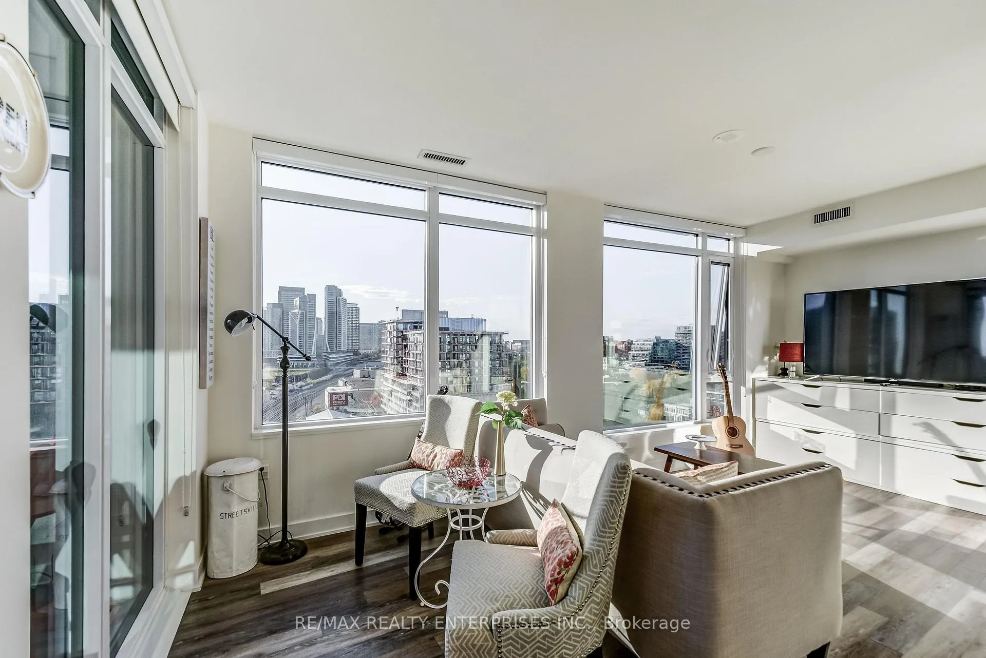 Photo 11 of Unit 1104, 27 Bathurst Street, Toronto, Waterfront Communities — HOMEH