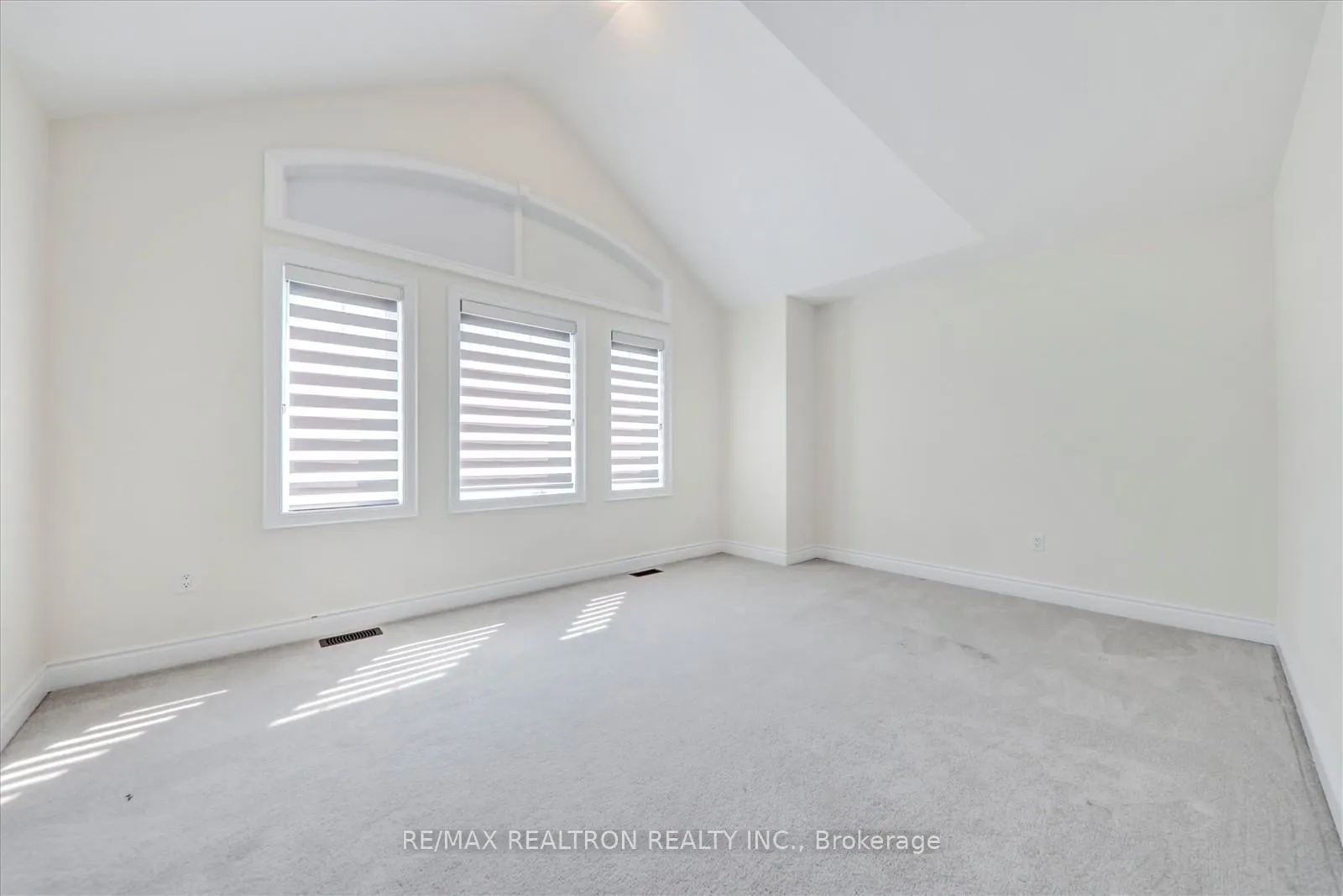 Photo 20 of 96 Kennedy Boulevard, New Tecumseth, Rural New Tecumseth — HOMEH