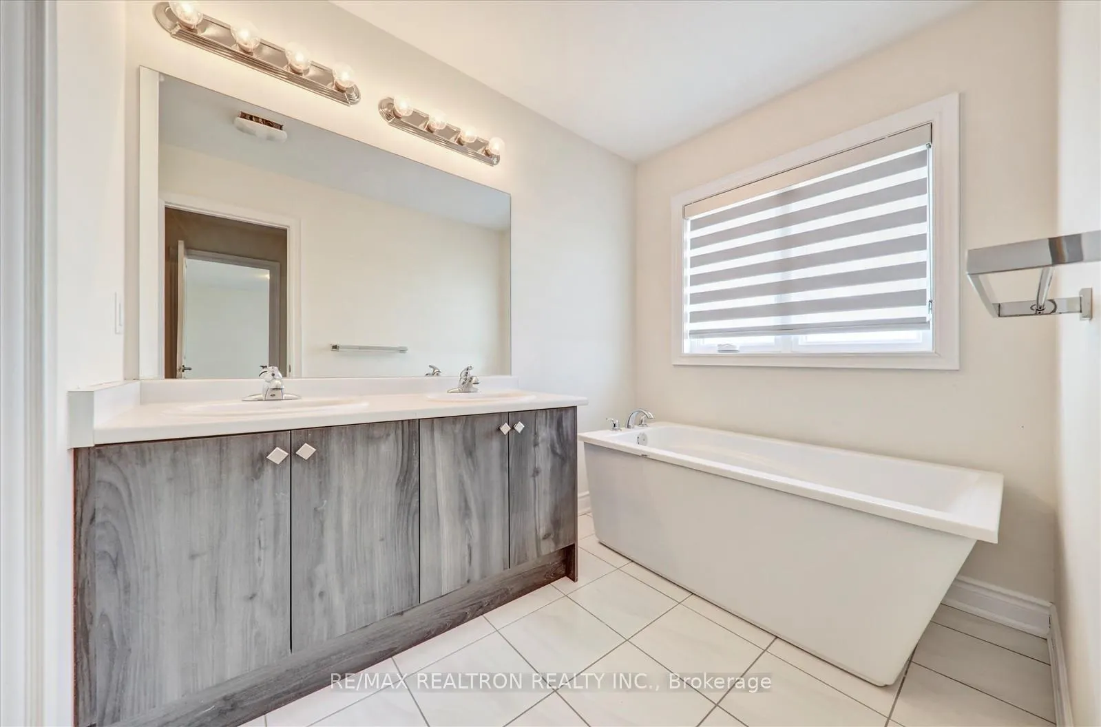 Photo 24 of 96 Kennedy Boulevard, New Tecumseth, Rural New Tecumseth — HOMEH