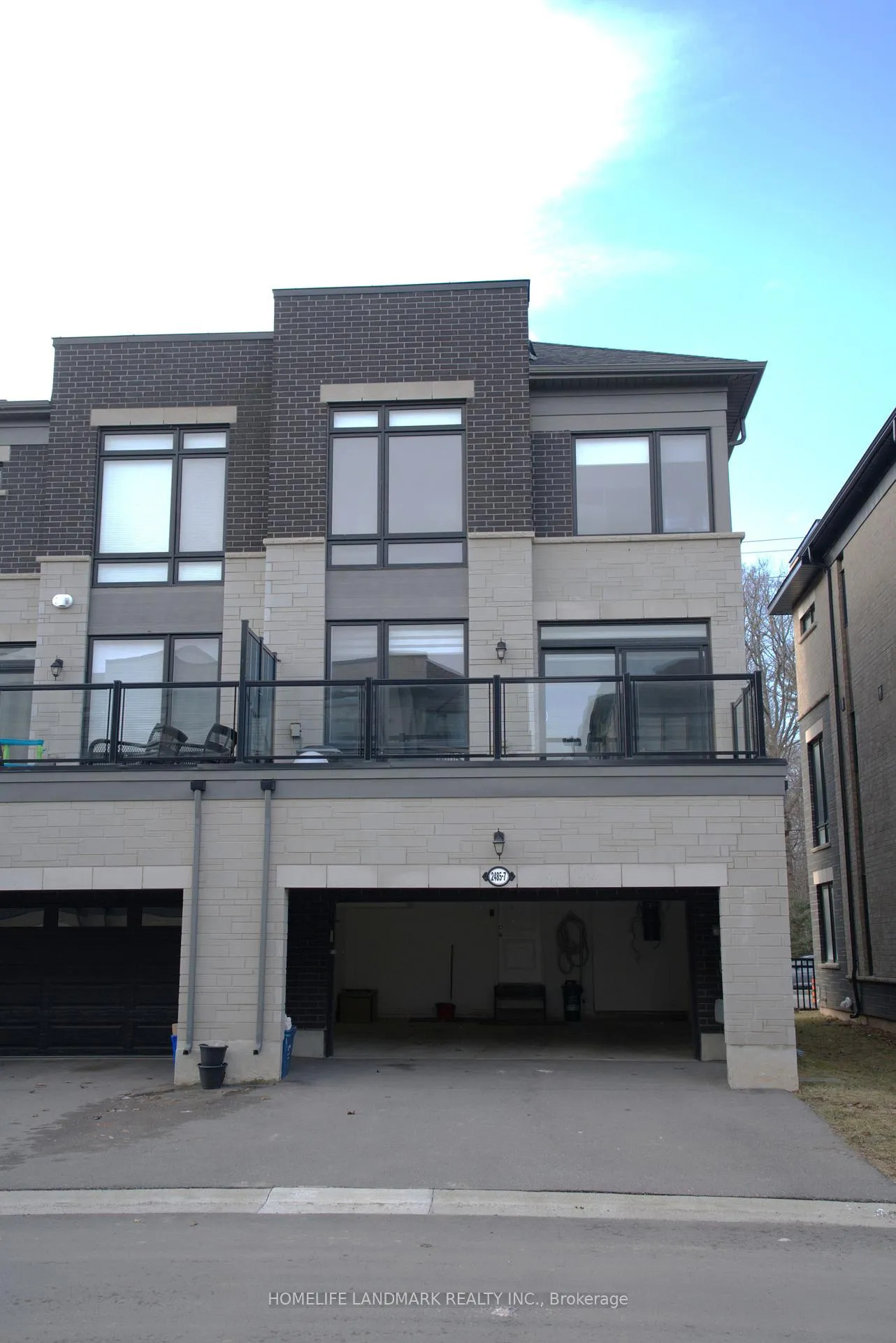 Front of Unit Unit 7,, 2485 Badger Crescent