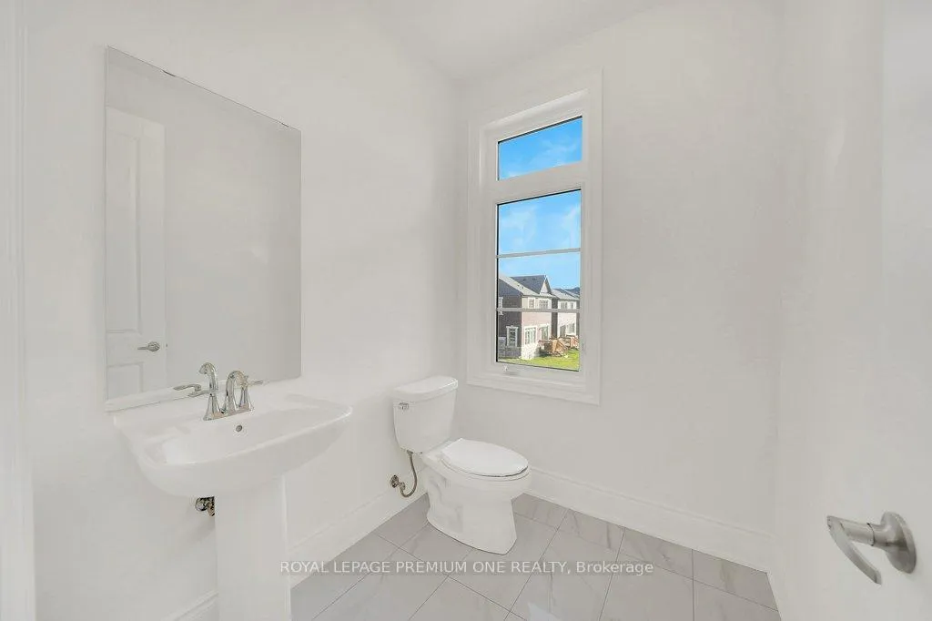 Photo 4 of 44 James Walker Avenue, Caledon, Caledon East — HOMEH