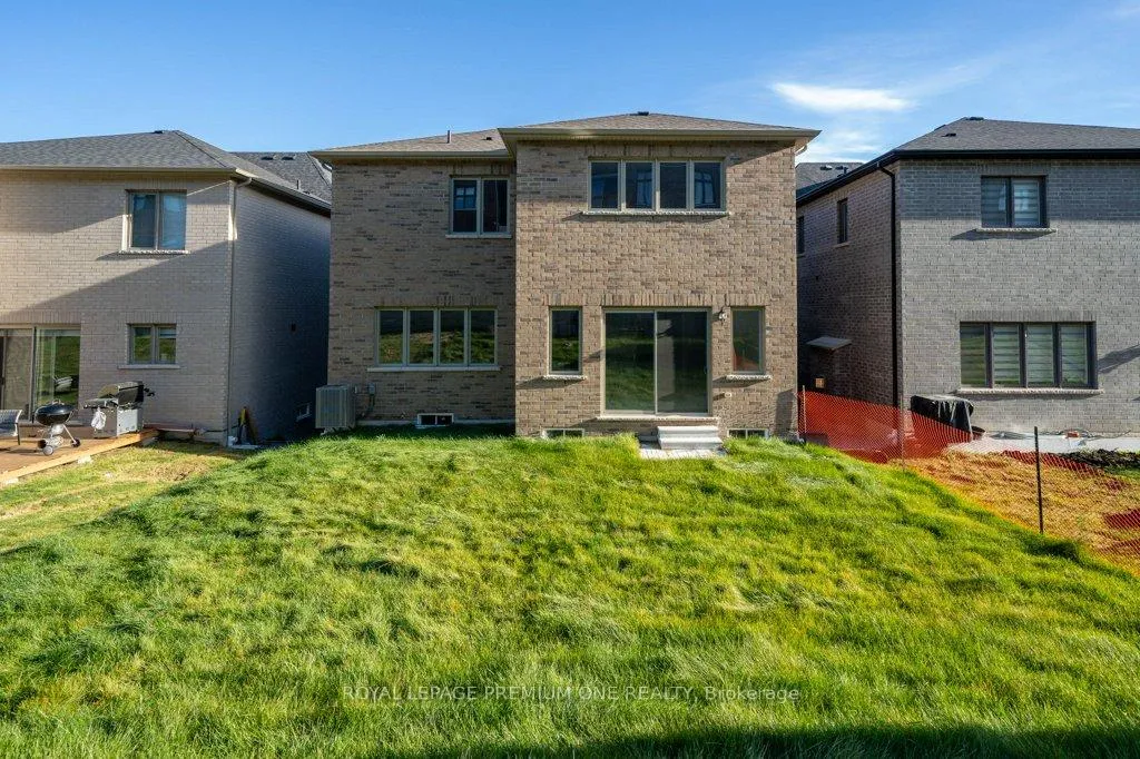 Photo 22 of 44 James Walker Avenue, Caledon, Caledon East — HOMEH