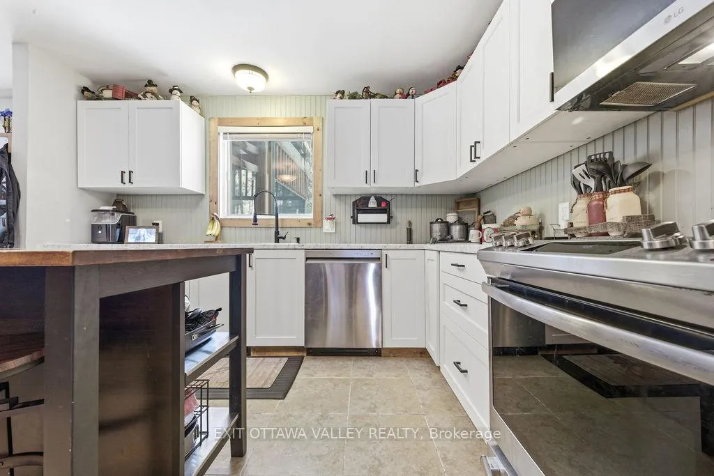 Photo 5 of 16 Heritage Drive, Petawawa — HOMEH