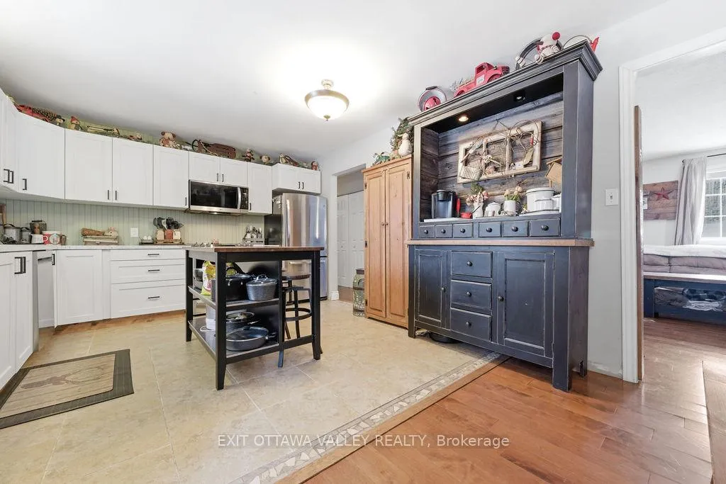 Photo 6 of 16 Heritage Drive, Petawawa — HOMEH
