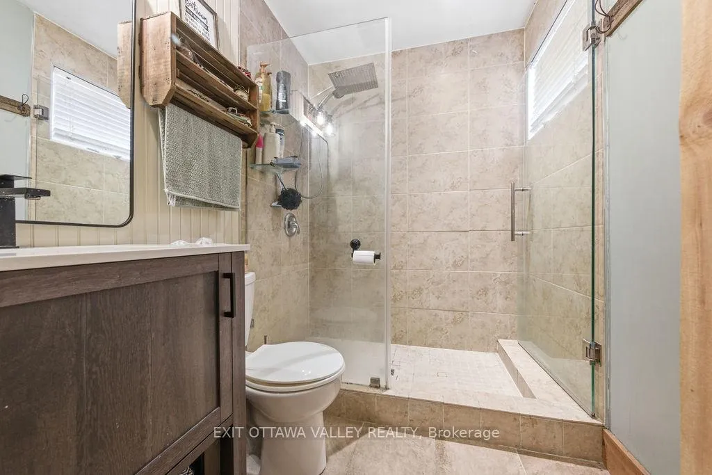 Photo 11 of 16 Heritage Drive, Petawawa — HOMEH