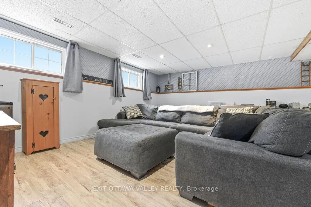 Photo 16 of 16 Heritage Drive, Petawawa — HOMEH
