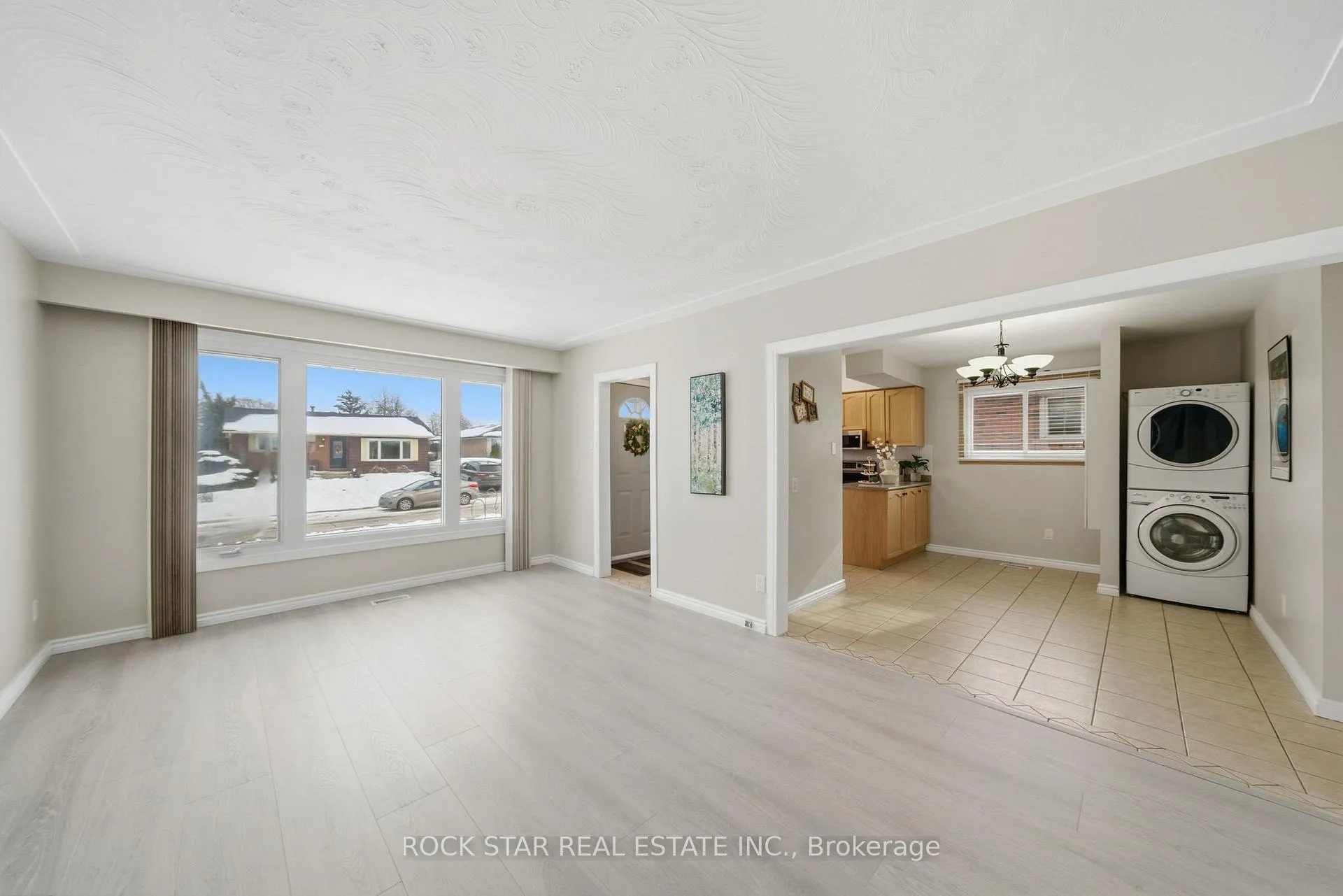 Photo 2 of Unit MAIN, 60 Champlain Avenue, Hamilton, Greenford — HOMEH