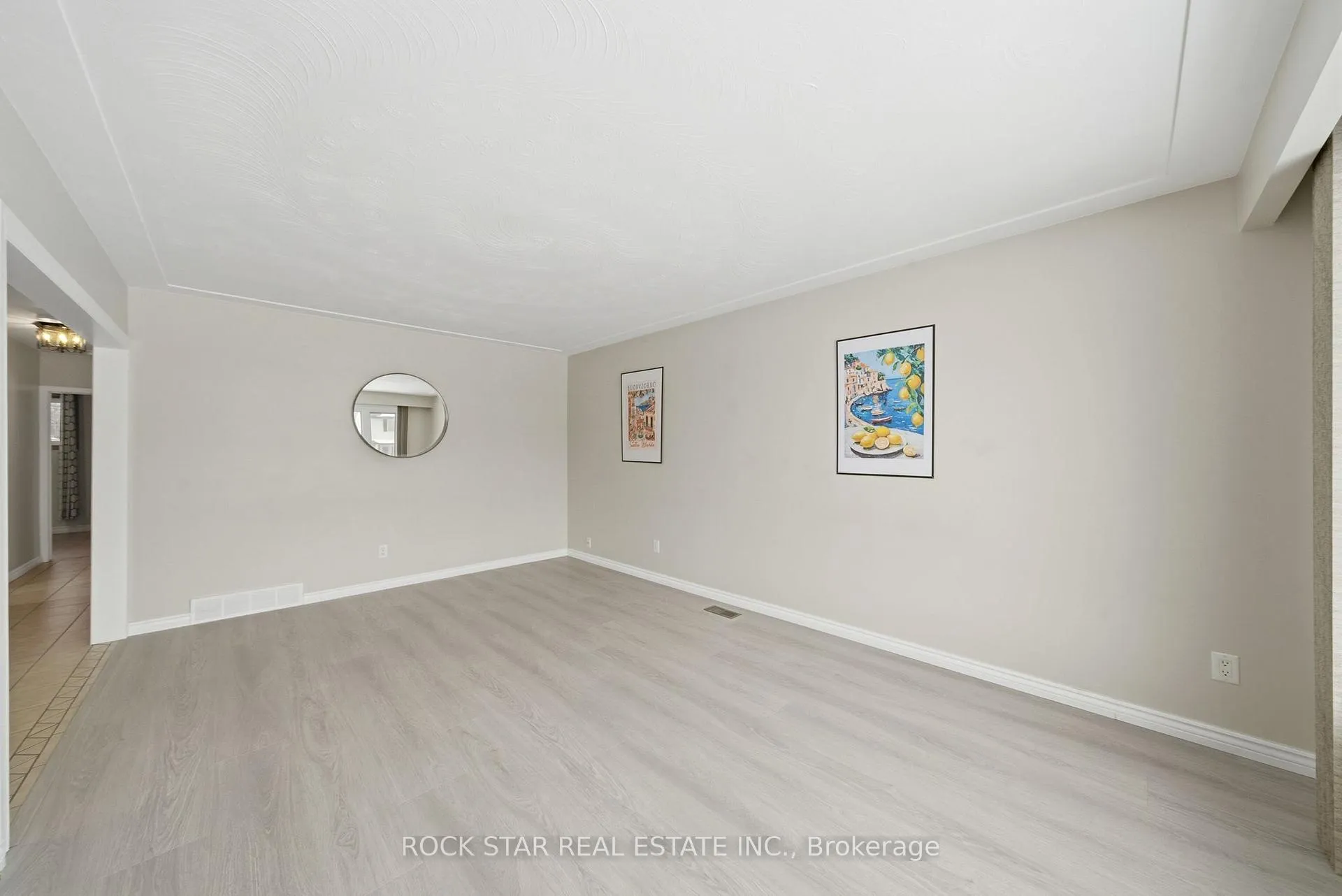 Photo 4 of Unit MAIN, 60 Champlain Avenue, Hamilton, Greenford — HOMEH