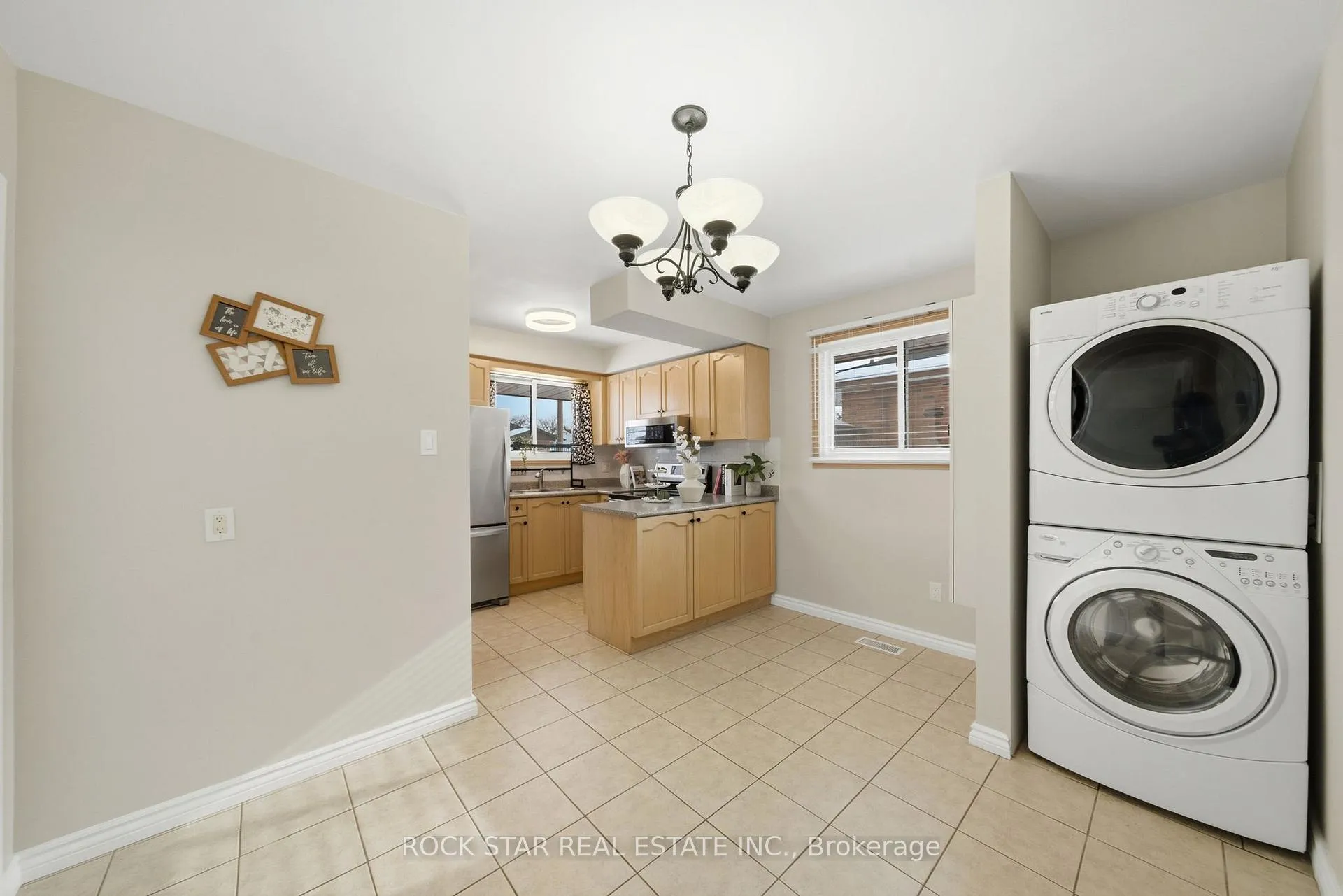 Photo 5 of Unit MAIN, 60 Champlain Avenue, Hamilton, Greenford — HOMEH