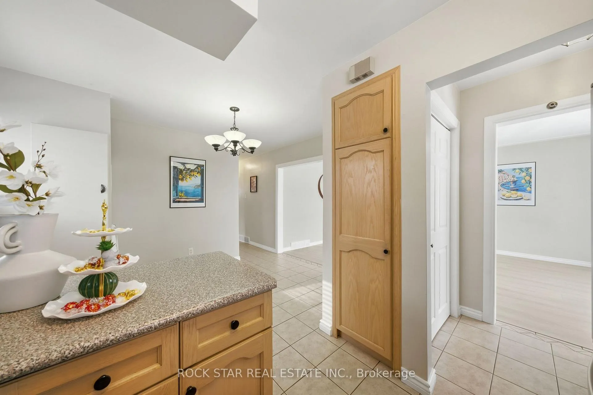 Photo 9 of Unit MAIN, 60 Champlain Avenue, Hamilton, Greenford — HOMEH