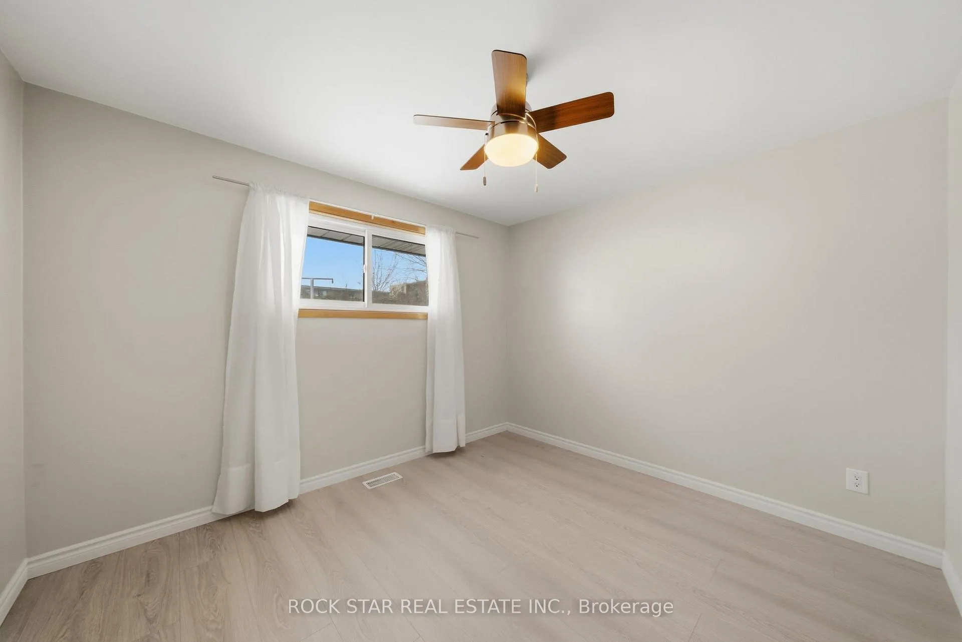 Photo 14 of Unit MAIN, 60 Champlain Avenue, Hamilton, Greenford — HOMEH