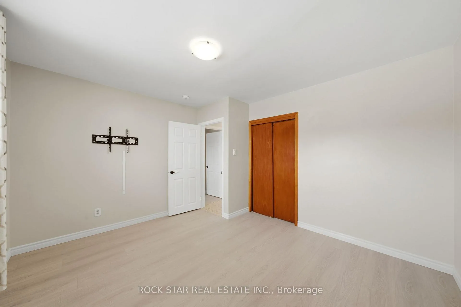 Photo 15 of Unit MAIN, 60 Champlain Avenue, Hamilton, Greenford — HOMEH