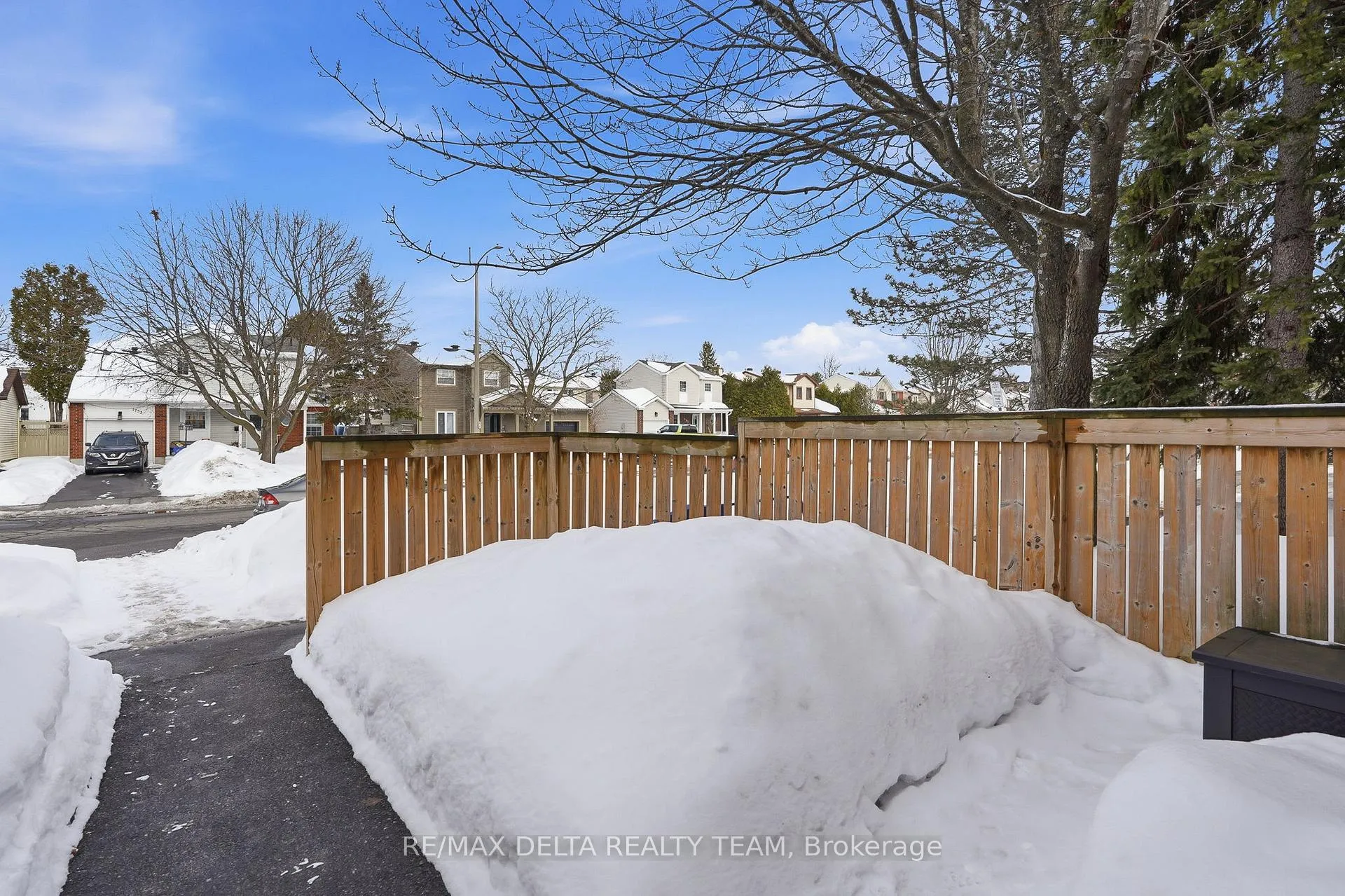 Photo 3 of Unit 102, 1765 Cabaret Lane, Ottawa, Fallingbrook/Pineridge — HOMEH