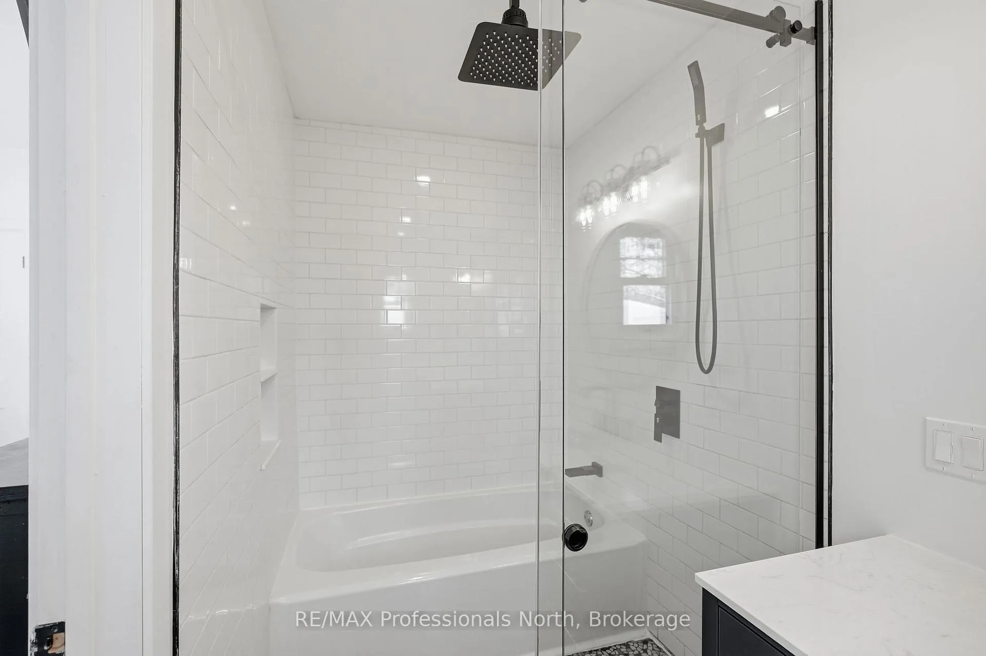 Photo 33 of 26 Maypark Drive, Bracebridge, Monck (Bracebridge) — HOMEH
