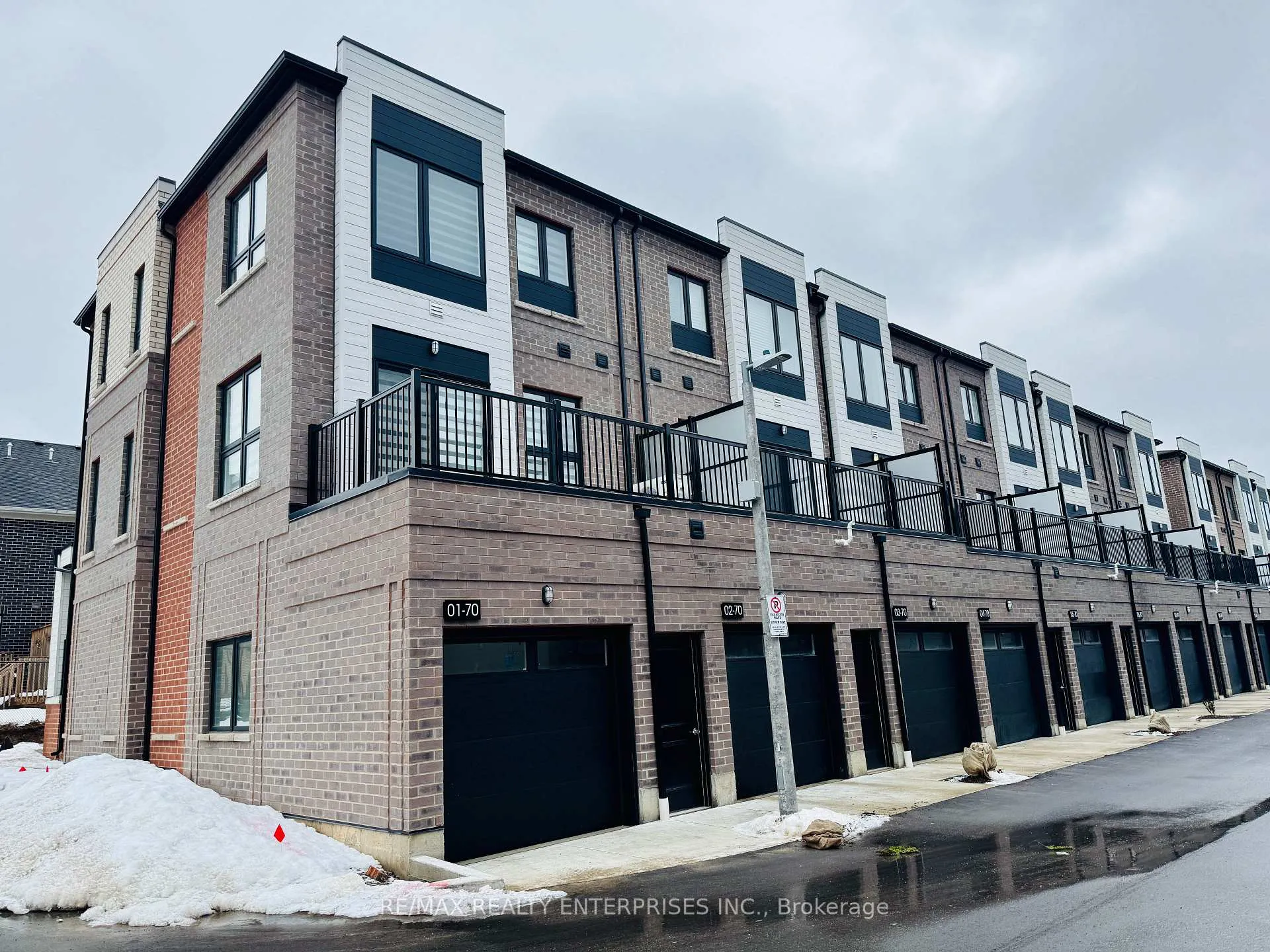 Photo 3 of Unit 1, 70 Kenesky Drive, Hamilton, Waterdown — HOMEH