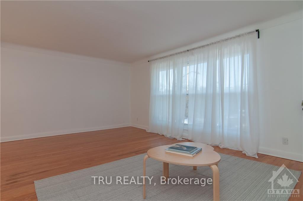 Photo 7 of Unit 2, 411 Peach Tree Lane, Ottawa, Viscount Alexander Park — HOMEH