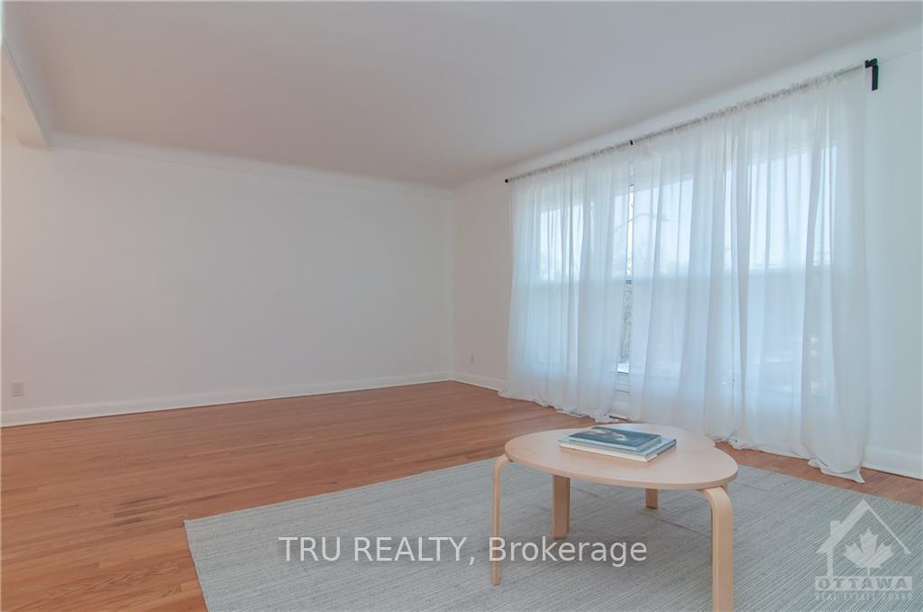 Photo 8 of Unit 2, 411 Peach Tree Lane, Ottawa, Viscount Alexander Park — HOMEH