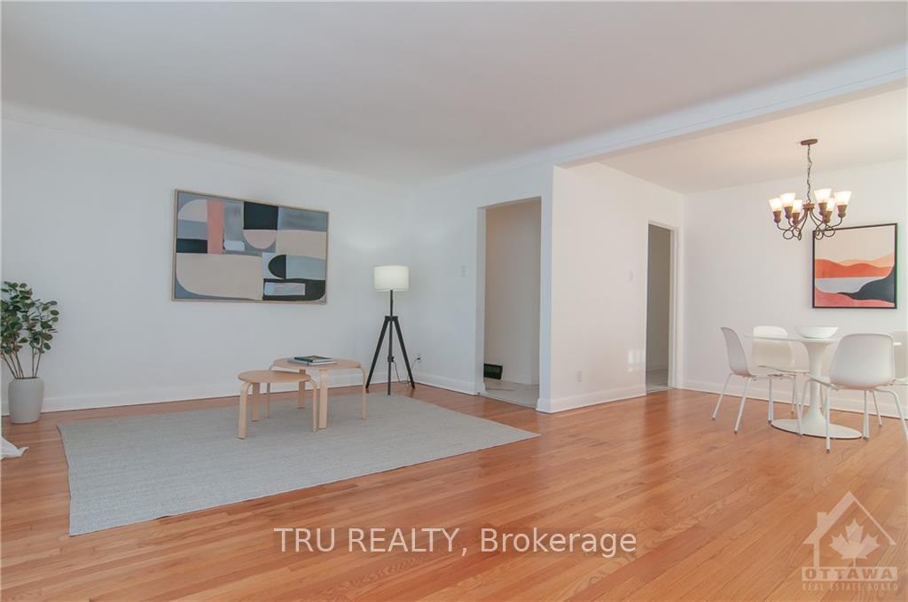 Photo 9 of Unit 2, 411 Peach Tree Lane, Ottawa, Viscount Alexander Park — HOMEH