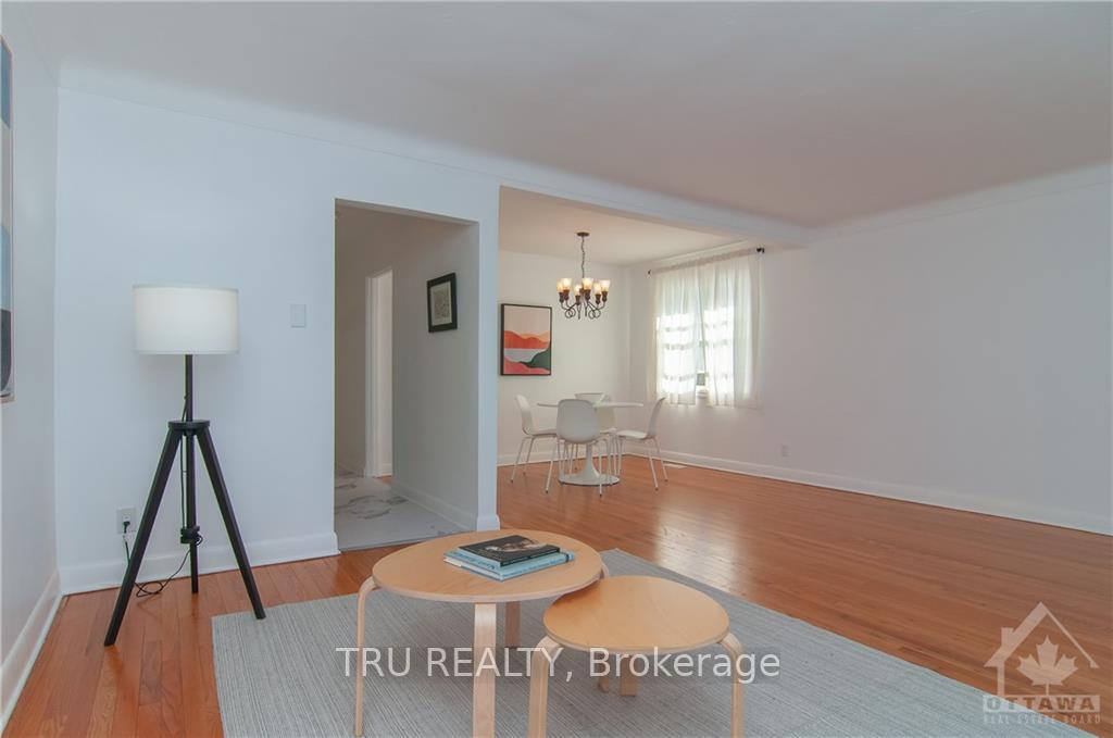 Photo 10 of Unit 2, 411 Peach Tree Lane, Ottawa, Viscount Alexander Park — HOMEH