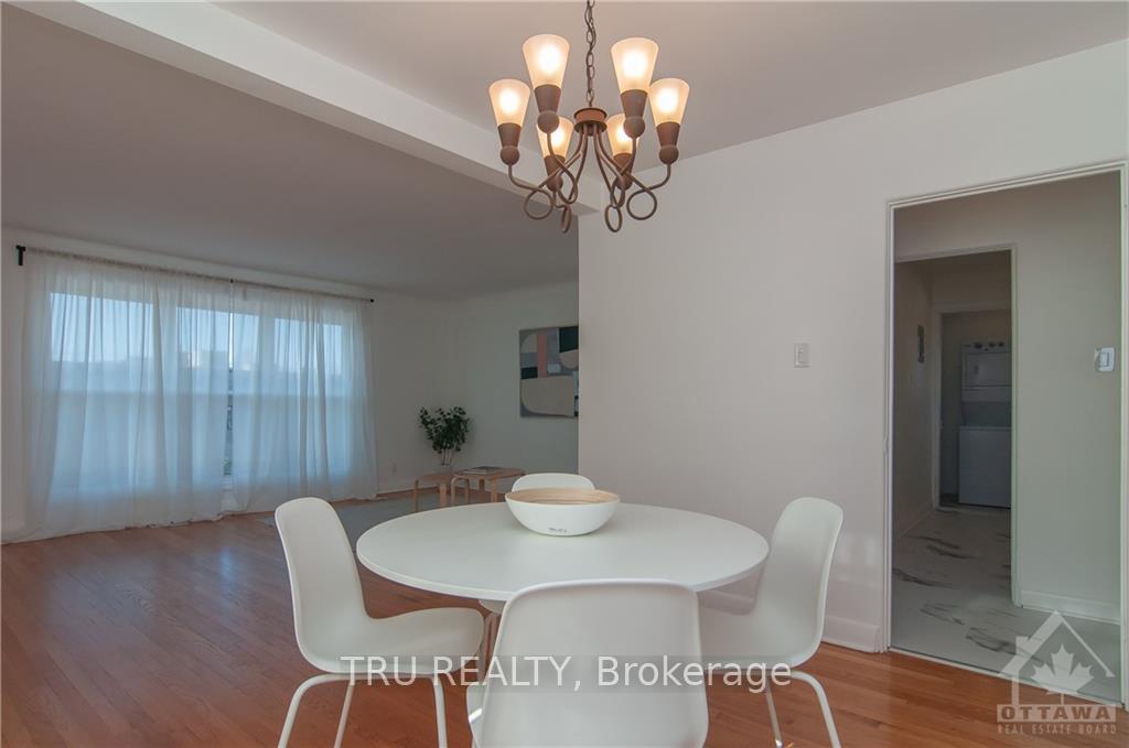 Photo 11 of Unit 2, 411 Peach Tree Lane, Ottawa, Viscount Alexander Park — HOMEH
