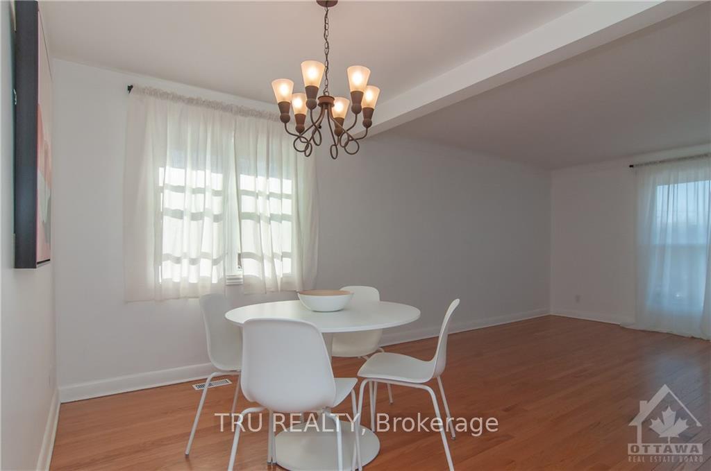 Photo 12 of Unit 2, 411 Peach Tree Lane, Ottawa, Viscount Alexander Park — HOMEH