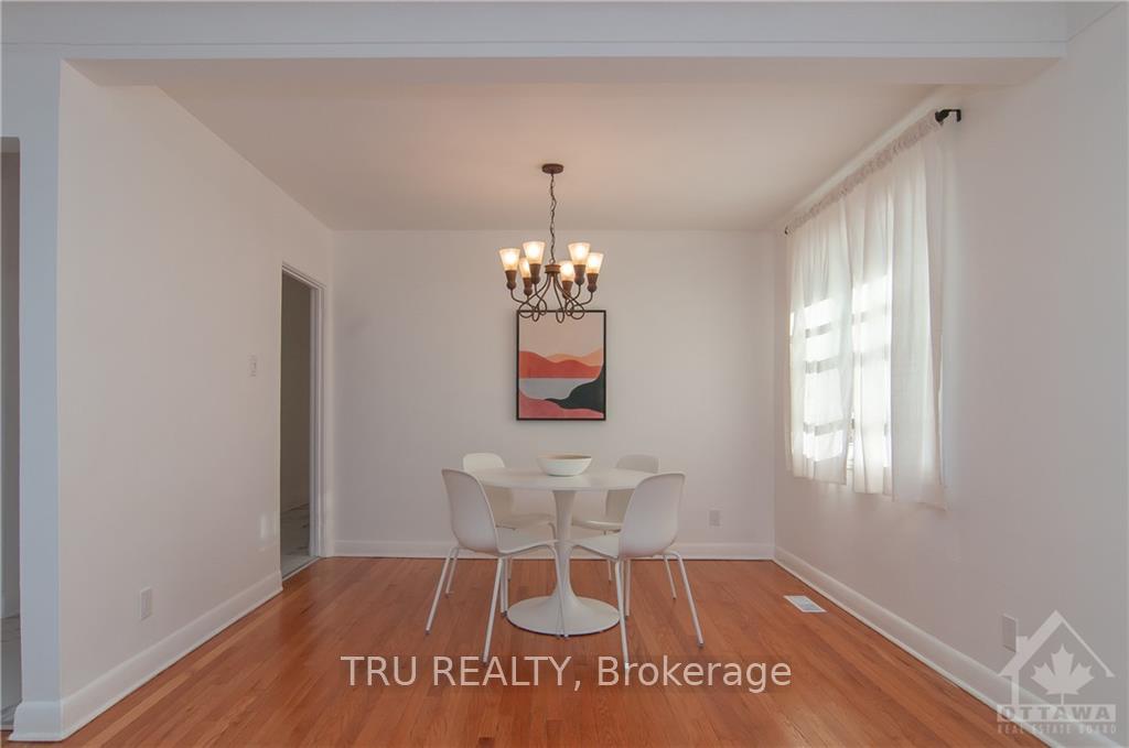 Photo 13 of Unit 2, 411 Peach Tree Lane, Ottawa, Viscount Alexander Park — HOMEH