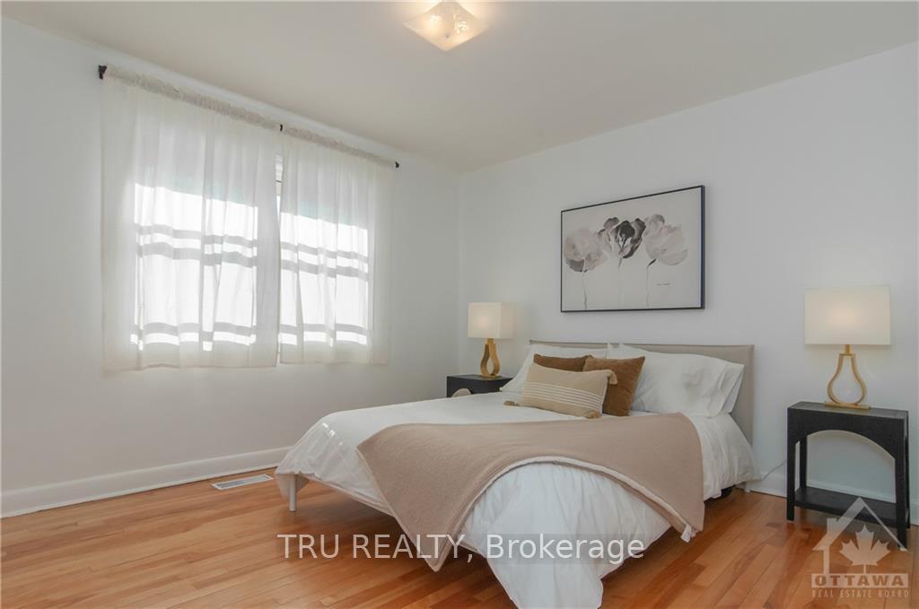Photo 16 of Unit 2, 411 Peach Tree Lane, Ottawa, Viscount Alexander Park — HOMEH