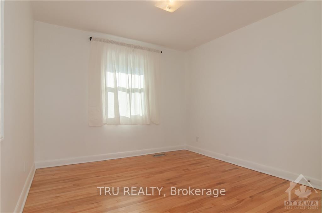 Photo 20 of Unit 2, 411 Peach Tree Lane, Ottawa, Viscount Alexander Park — HOMEH